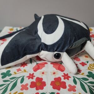 Heart manta plush